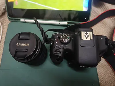 Canon 750D Camera with Lens