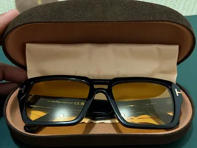 Tom Ford Redford TR sunglasses in black shiny acetate with light brown/yellow lenses