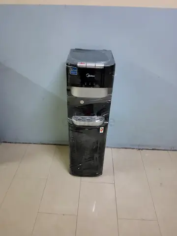 Bottom load water dispenser