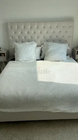 Elegant Queen Size Bed with Luxurious Headboard