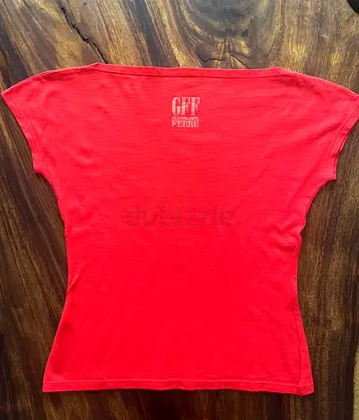 GF Ferre red women’s top