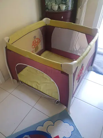 Childs PlayPen with travel bag - perfect condition