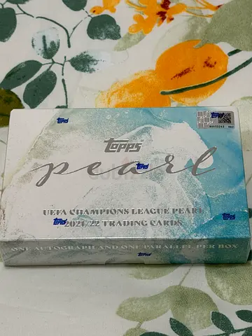 Topps UEFA Champions League Pearl 2021-22 Trading Card Box