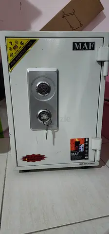 Fire resistant safe