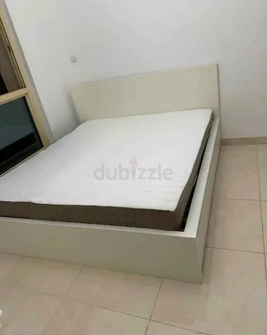 IKEA malam king‑size bed (180 × 200 cm) with 2 storage drawers underneath and an IKEA mattress