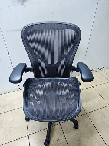 Herman Miller Size C Aeron Classic Chair fully loaded