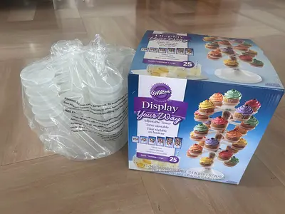 Wilton display adjustable cupcake tower