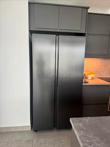 SAMSUNG side by side door fridge freezer in excellent condition Newest model
