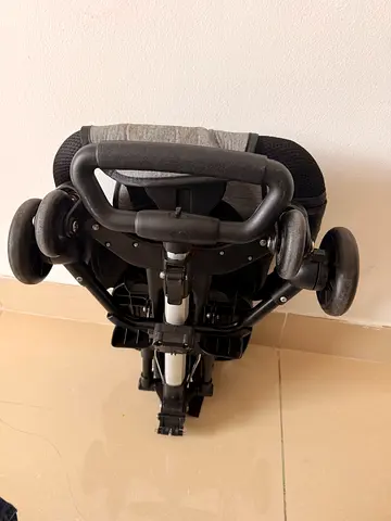 Compact and Lightweight Stroller for Easy Travels