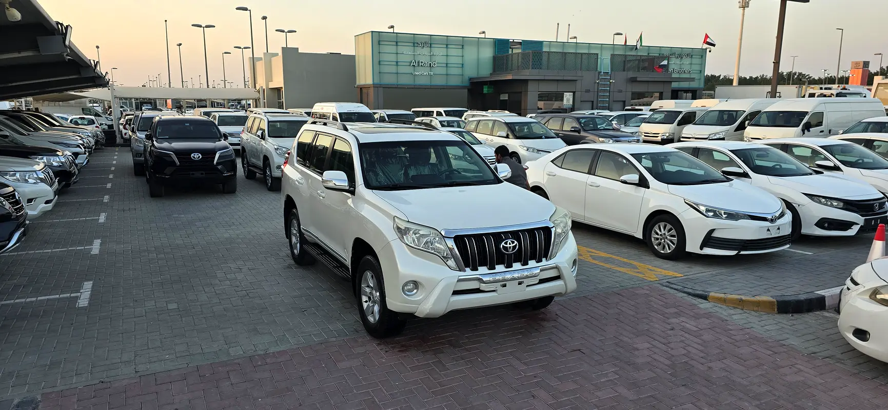 Toyota Prado 2014 — photo 1 of 20