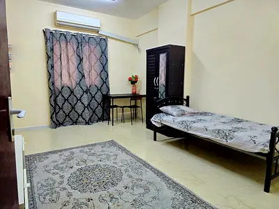 ROOM FOR EXE. WORKING LADIES - PRIVATE ROOM, PRIME LOCATION. READY TO MOVE.