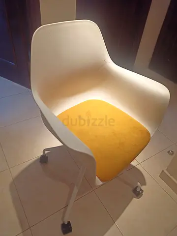Stylish White and Yellow Rolling Chair