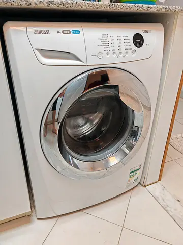 Zanussi washing machine 8 Kg (like new)