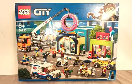 LEGO City Set - Donut Shop Opening