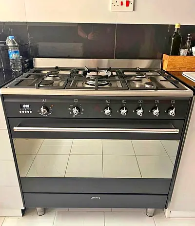 Smeg top gas oven is electric latest model same like new condition