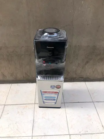 Top load water dispenser