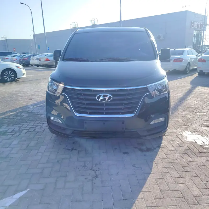 Hyundai H1 2019 — photo 1 of 12