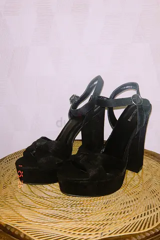 Stylish Black High Heels with Platform size 40 (price is negotiable) (urgent sale!!)