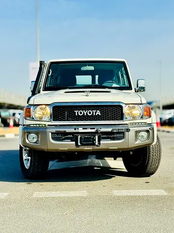 TOYOTA LAND CRUISER LC 76 V8 4.5L GCC NEW CAR 2022