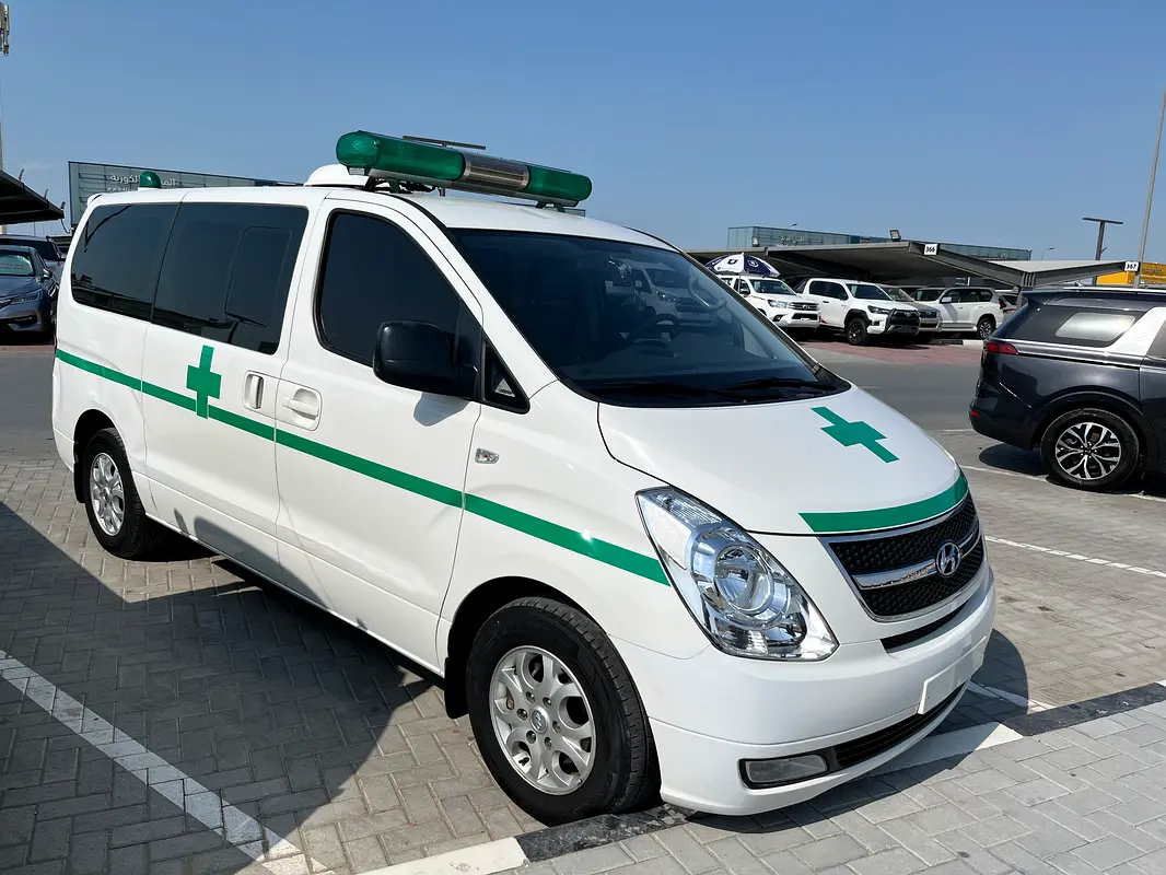 Hyundai H1 2015 — photo 1 of 10