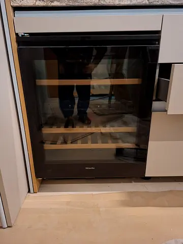Miele bulit in brand new never used wine fridge