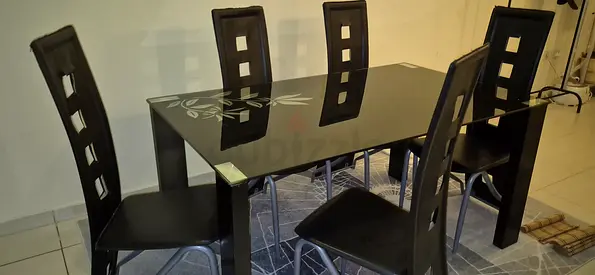Modern Glass Dining Table with Stylish Chairs