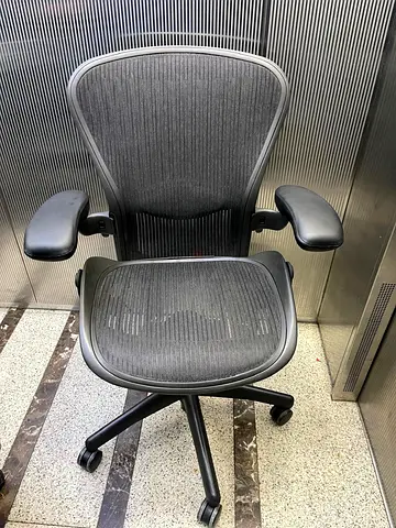 Herman Miller Highly Recommend Aeron Classic Chair fully loaded