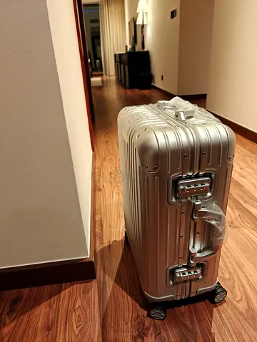 Suitcase aluminum