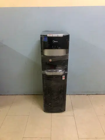 Bottom load water dispenser