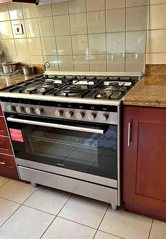 Siemens 90 cm full gas cooker new model. 1350