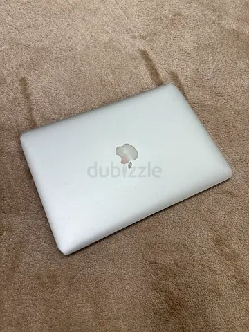 MacBook Air 13-inch نظيف جدًا + شاحن أصلي
