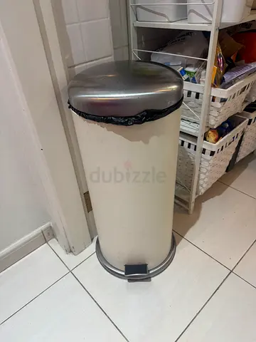 Sleek Kitchen Trash Bin with Metal Lid
