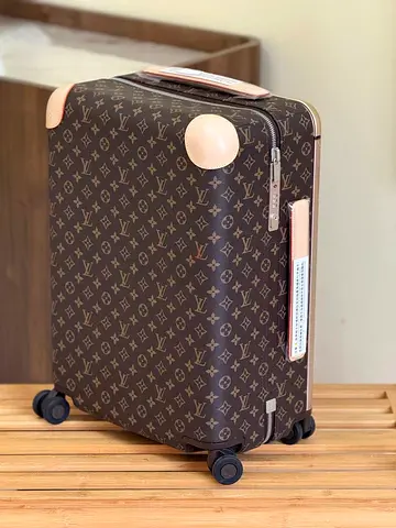 Louis Vuitton luggage cabin size