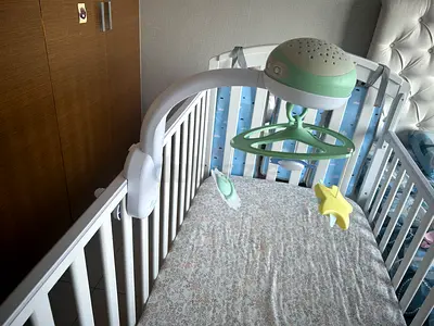 Infantino 3 in 1 projector cot mobile