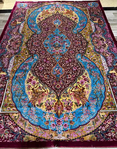 Exquisite Persian Style Rug with Vibrant Patterns