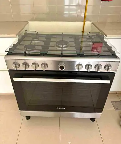 Bosch New model 5 Burner Full Gas Cooker Oven with FAN.