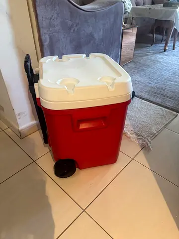 Reliable Rolling Cooler for Outdoor Adventures