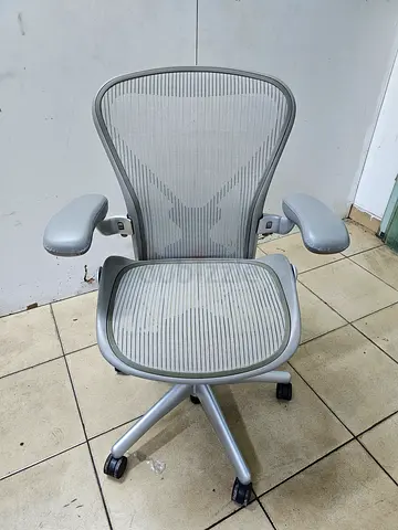 Herman Miller Size C Aeron Classic Chair fully loaded