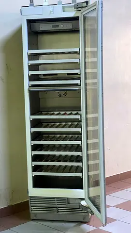 Gaggenau RW464260 built-in wine cooler.