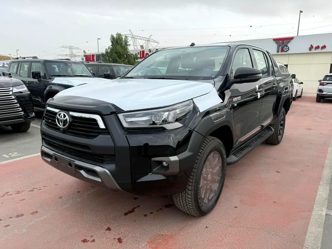Toyota Hilux 2026 — photo 1 of 15
