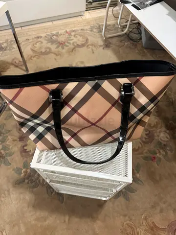 Stylish Burberry Tote Bag for Daily Use