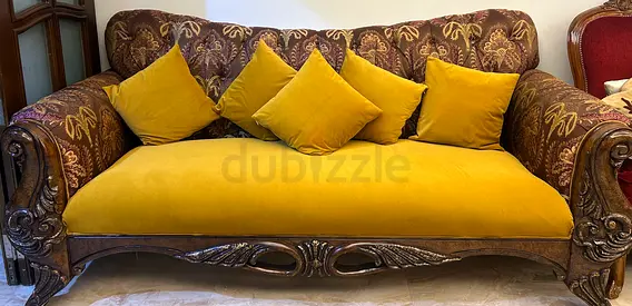 Elegant Vintage Monarch Chair with Decorative Cushions 3 pieces set