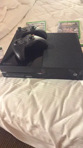 Selling my Microsoft Xbox One with controllers and games!