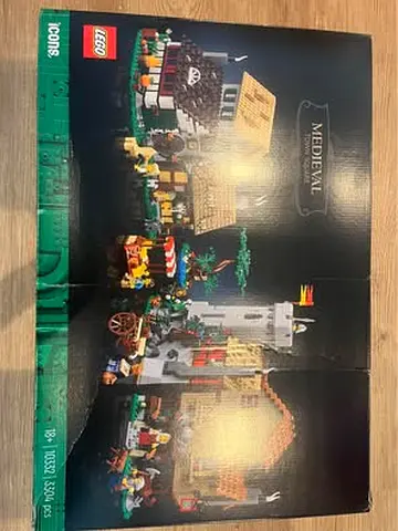FLASH SALE BRAND NEW LEGO 10332 MEDIEVAL TOWN SQUARE