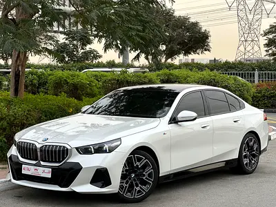 BMW 520i M-SPORT 2024 GCC UNDER WARRANTY AND CONTRACT SERVICE FULL OPTION NO ACCIDENTS NO PAINT