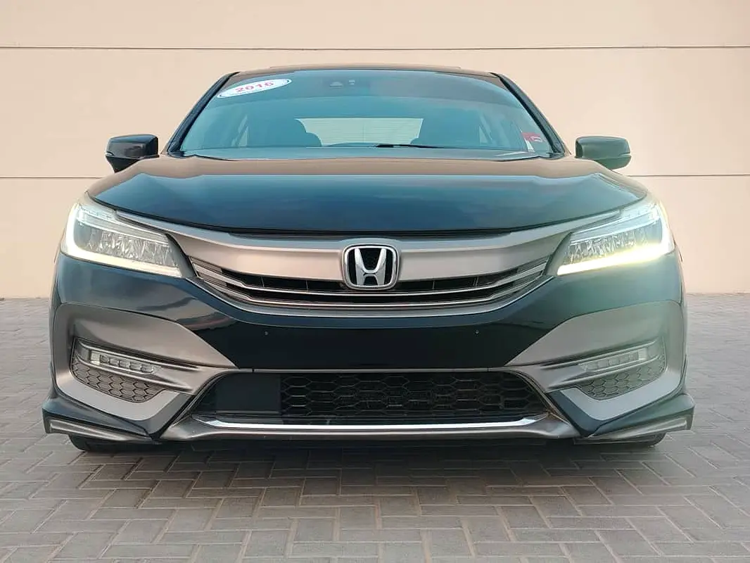 Honda Accord 2016 — photo 1 of 15