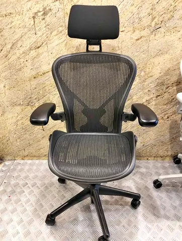Herman Miller with Headrest Aeron Classic Chair fully loaded