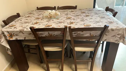 Premium Solid Wood Dining Table with Six Chairs – Excellent Condition