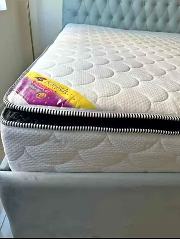 180x200cm King size mattress with top memory foam.  Same day delivery available