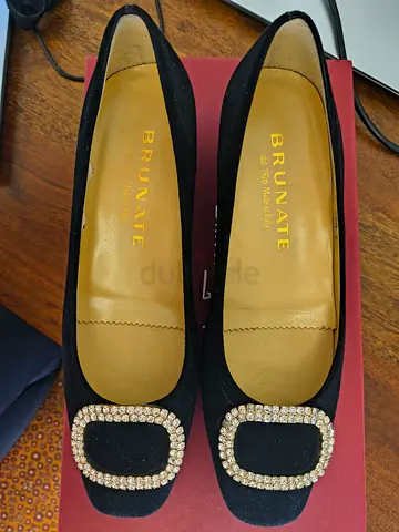 Elegant Black Brunate Heels with Sparkling Buckle